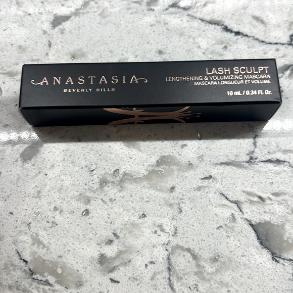 Anastasia Beverly Hills
Lash Sculpt Lengthening & Volumizing Mascara - Picture 1 of 6